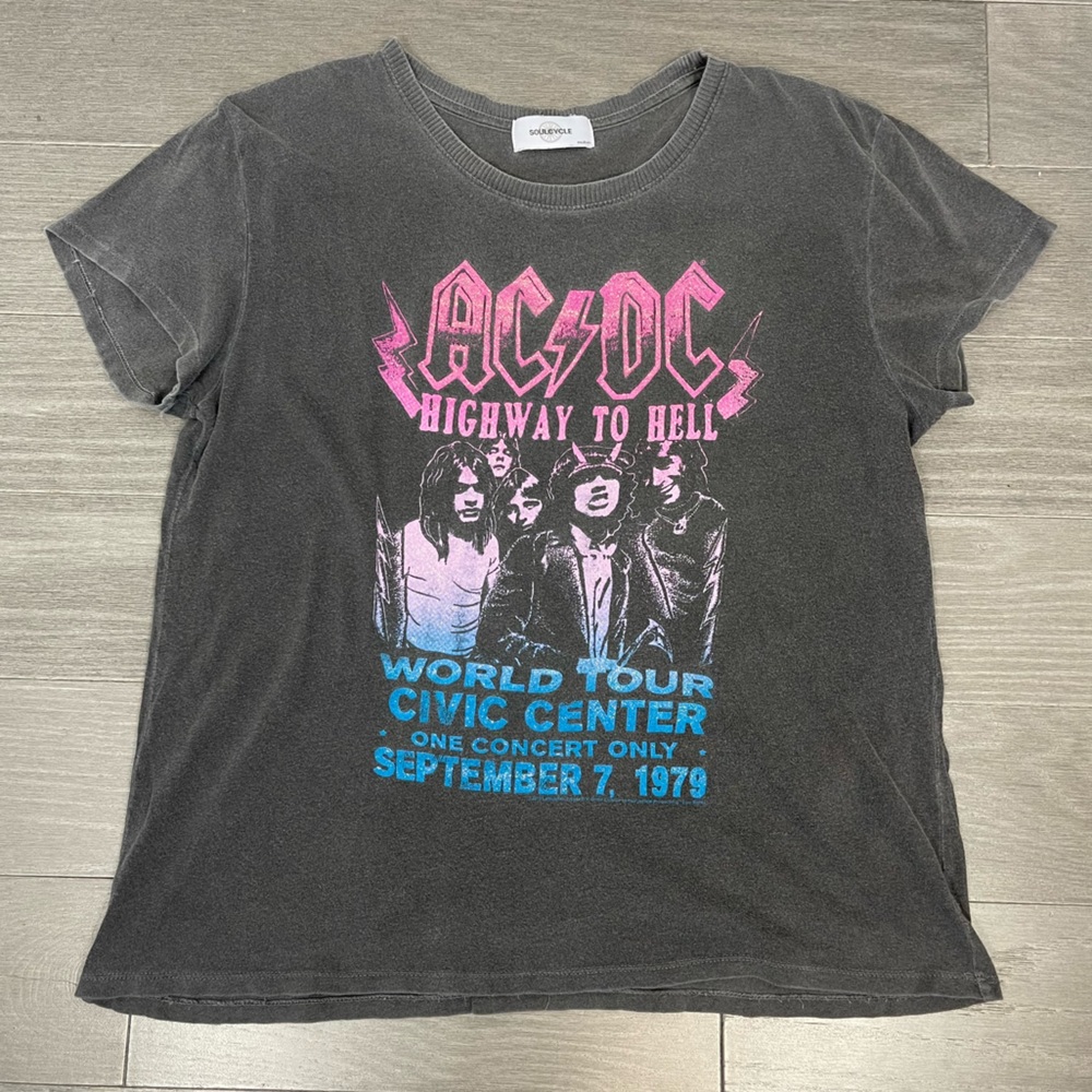 SOULCYCLE ACDC Short Sleeve Concert T-Shirt Graphic Band Tee Vintage Inspired M - Picture 9 of 10